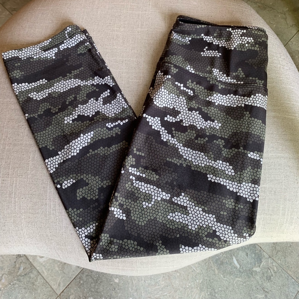 Lorna Jane Command Core 7/8 Tight Small